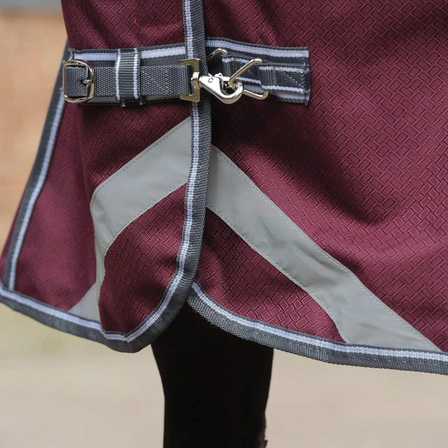 Weatherbeeta Comfitec Plus Dynamic II Combo Neck Medium Lightweight Horse Turnout Rug 2 Weatherbeeta Comfitec Plus Dynamic II Combo Neck Medium Lightweight Horse Turnout Rug - Image 2