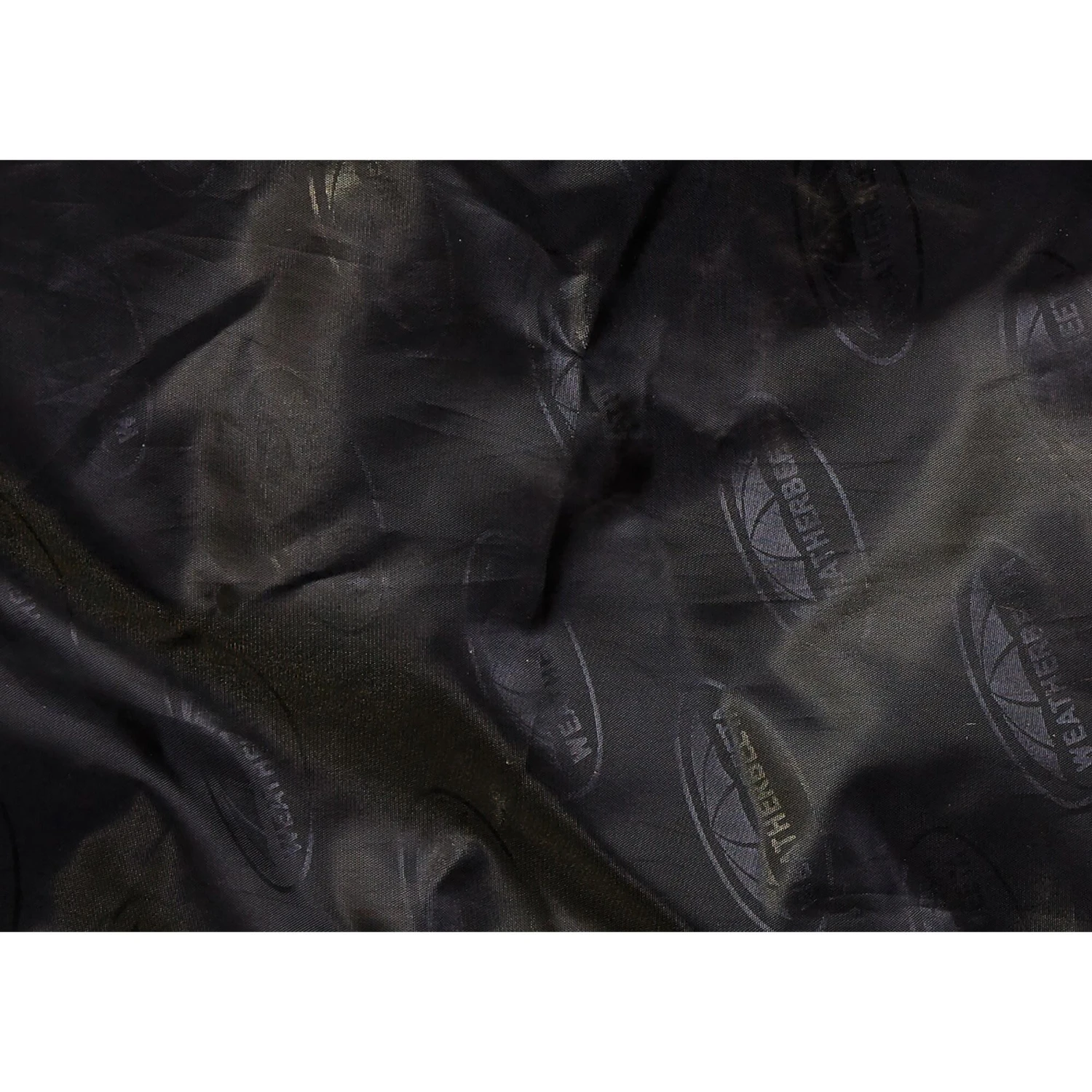 Weatherbeeta Comfitec Lite Essential Combo Neck Turnout Rug (Navy/Silver/Red) 4 Weatherbeeta Comfitec Lite Essential Combo Neck Turnout Rug (Navy/Silver/Red) - Image 4