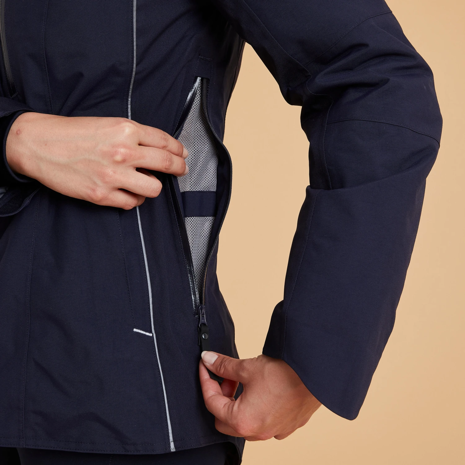 Women's Warm And Waterproof Horse Riding Jacket 580 8 Women's Warm And Waterproof Horse Riding Jacket 580 - Image 8